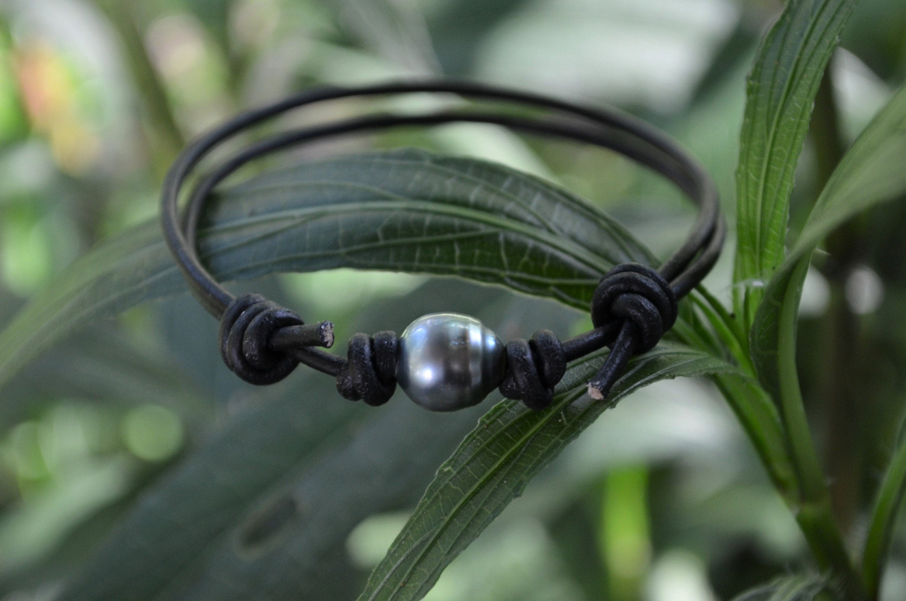 Tahitian Pearl Bracelet: Adjustable Leather, Unisex Jewelry
