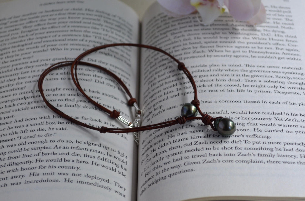 Tahitian Pearl Leather Necklace – Baroque Pendant, Natural Pearls, Boho Luxury