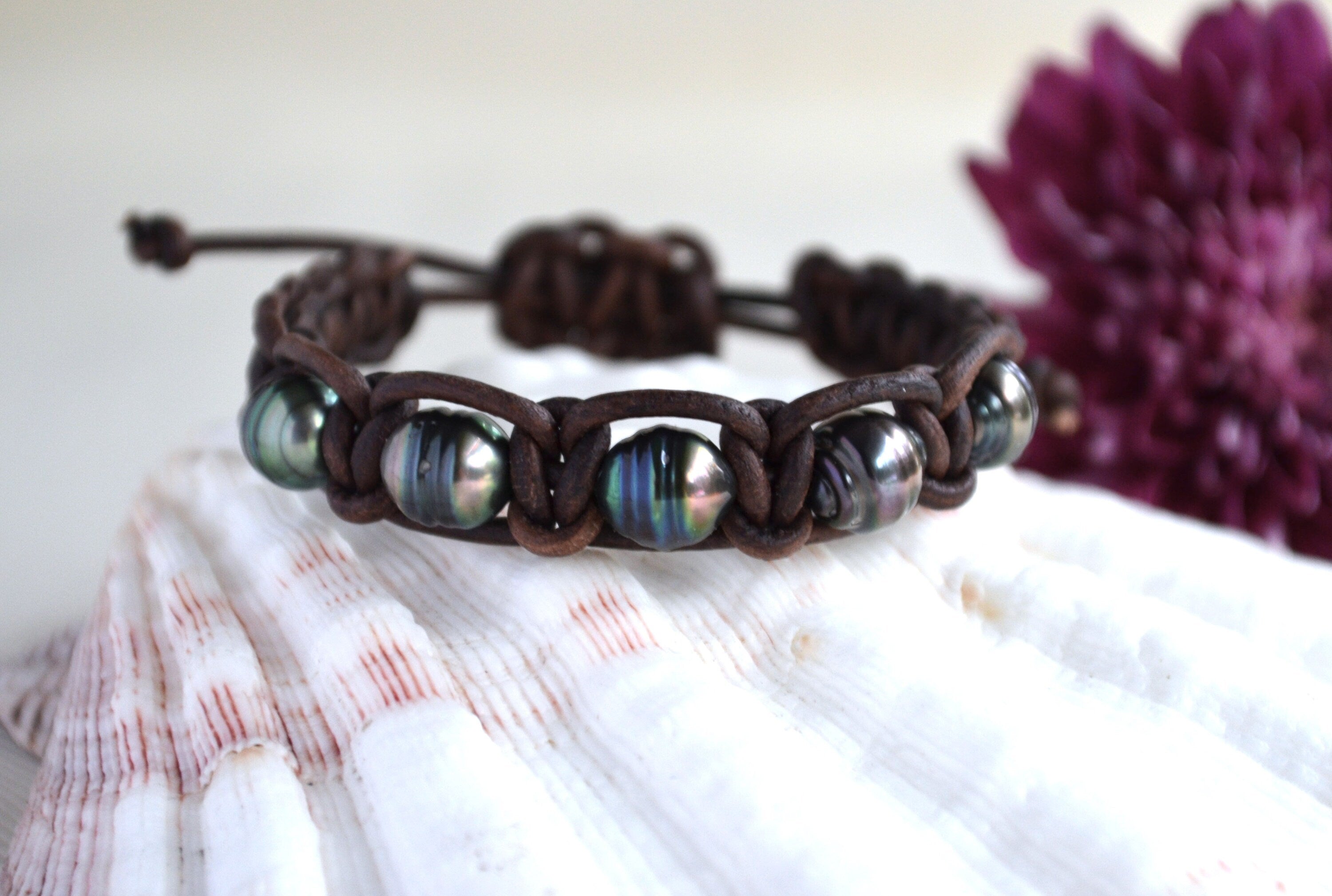 Tahitian Pearl Bracelet: Adjustable Leather, Elegant Jewelry
