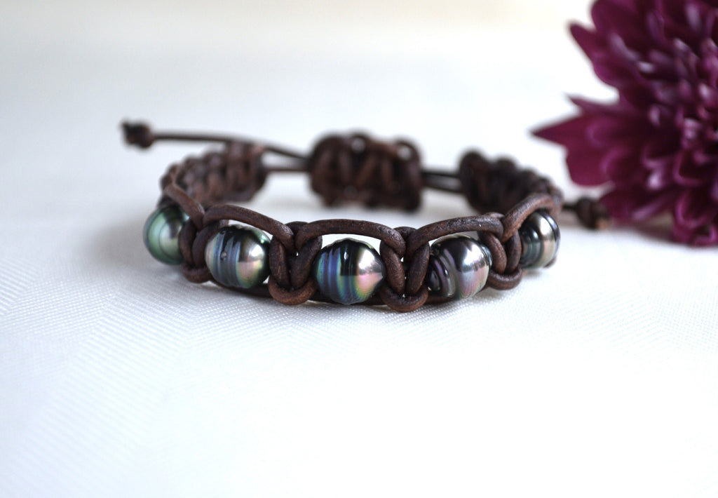 Tahitian Pearl Bracelet: Adjustable Leather, Elegant Jewelry