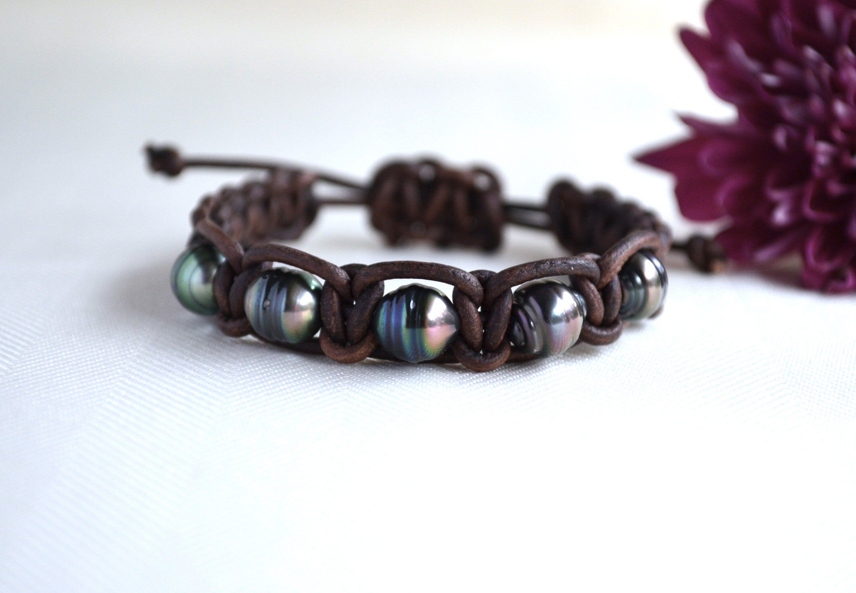 Tahitian Pearl Bracelet: Adjustable Leather, Elegant Jewelry