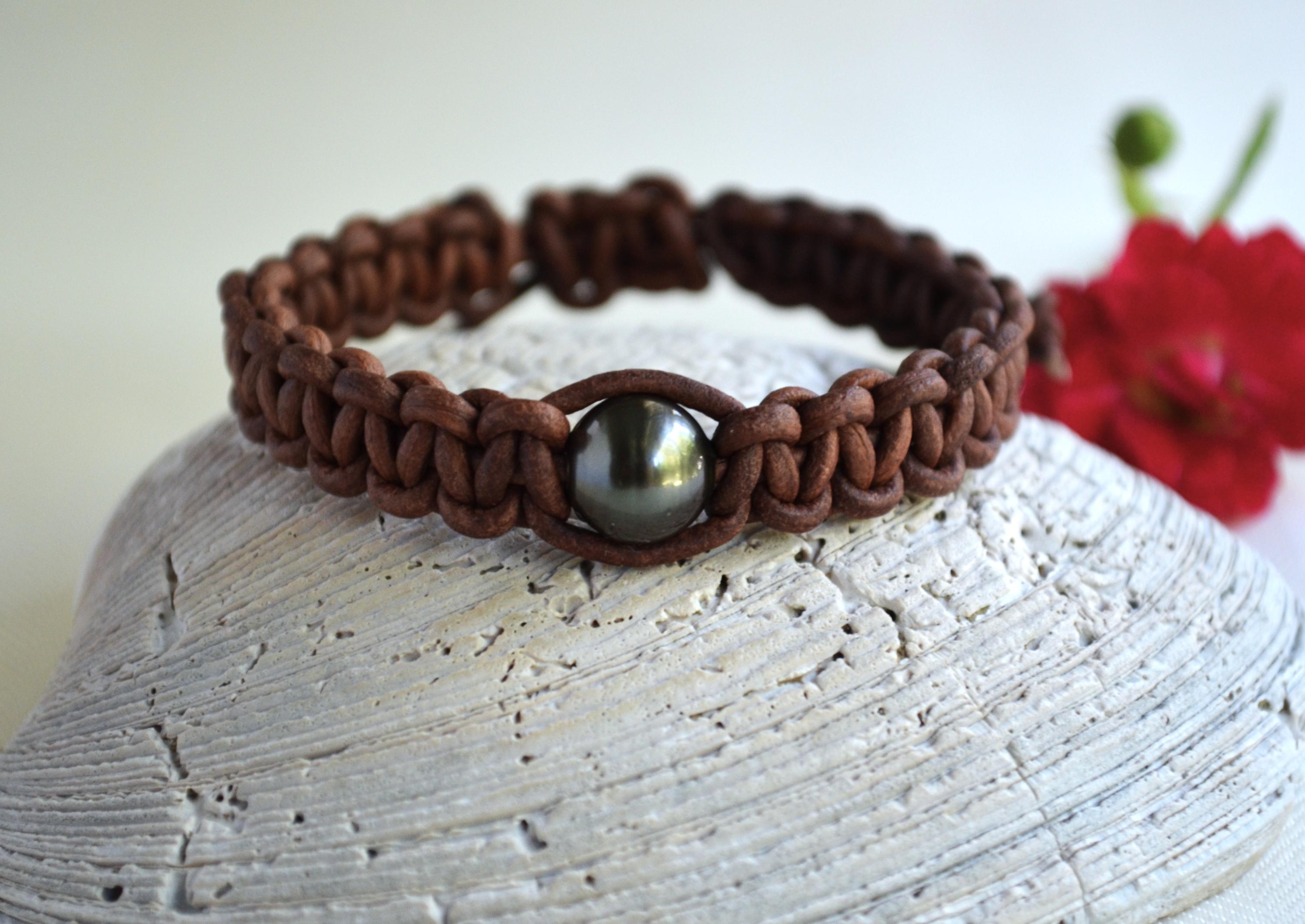 Adjustable Tahitian Black Pearl Bracelet: Brown Leather Bohemian Jewelry