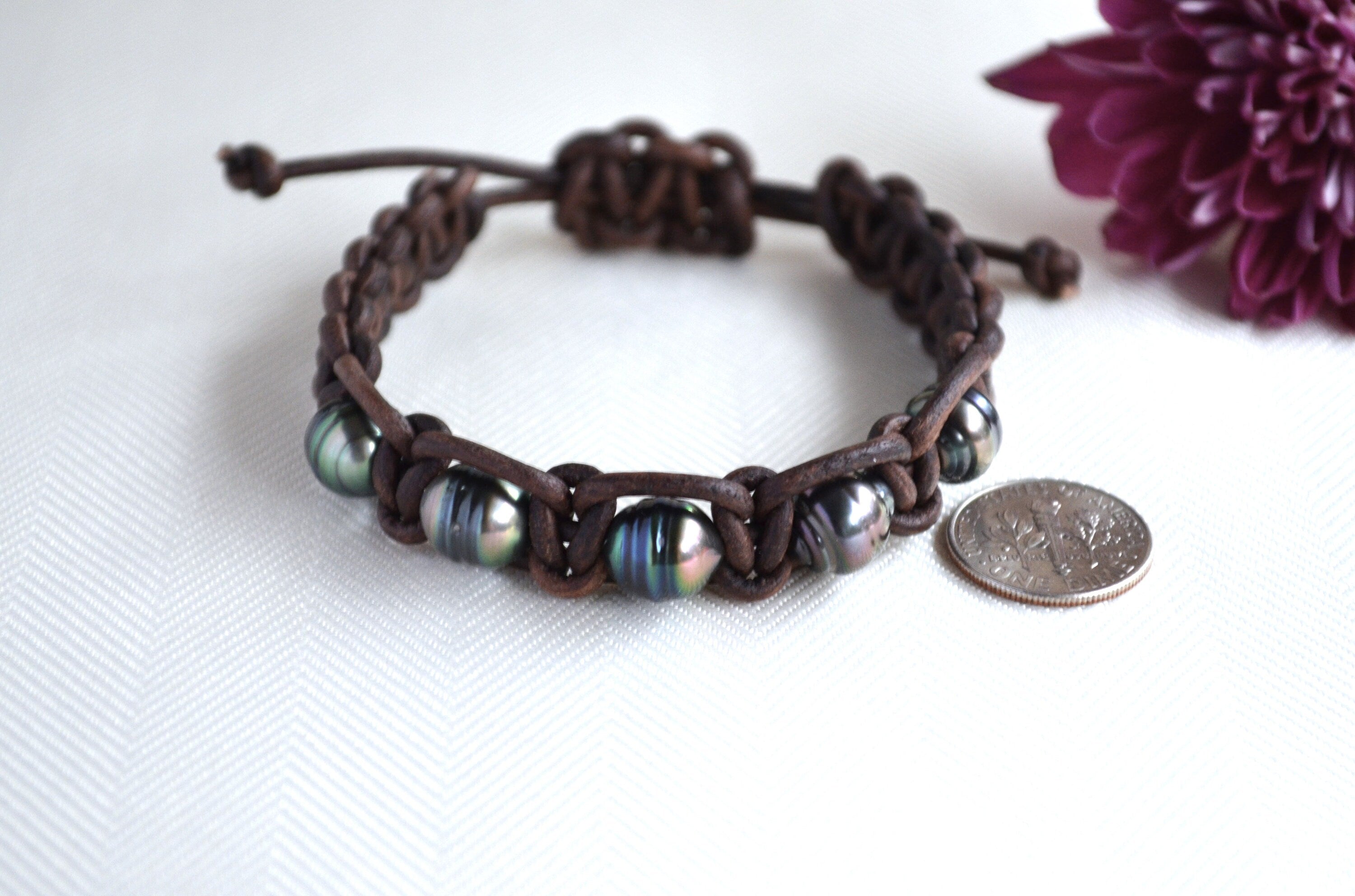 Tahitian Pearl Bracelet: Adjustable Leather, Elegant Jewelry