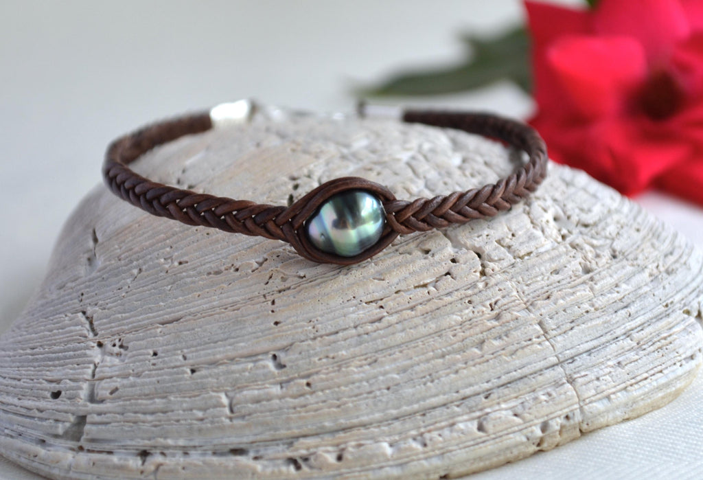 Tahitian Pearl Braided Leather Bracelet: Elegant Unisex Jewelry