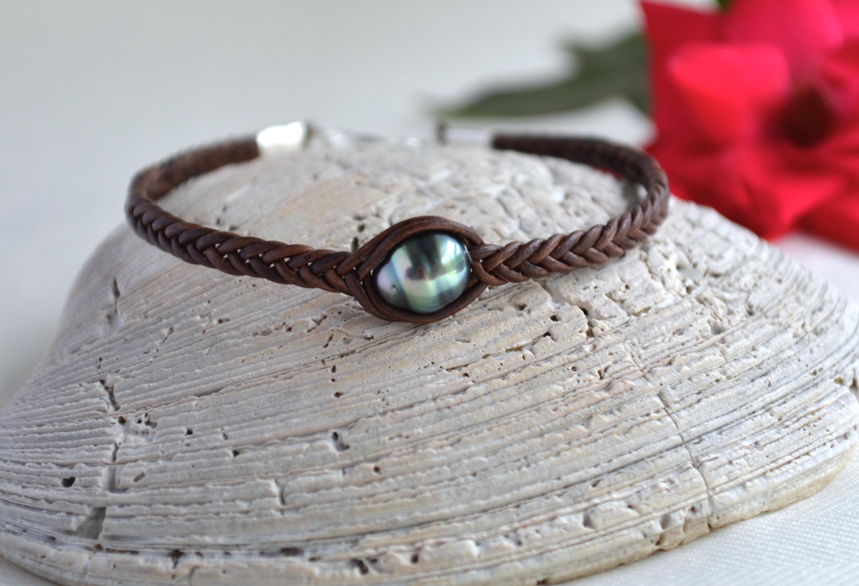 Tahitian Pearl Braided Leather Bracelet: Elegant Unisex Jewelry