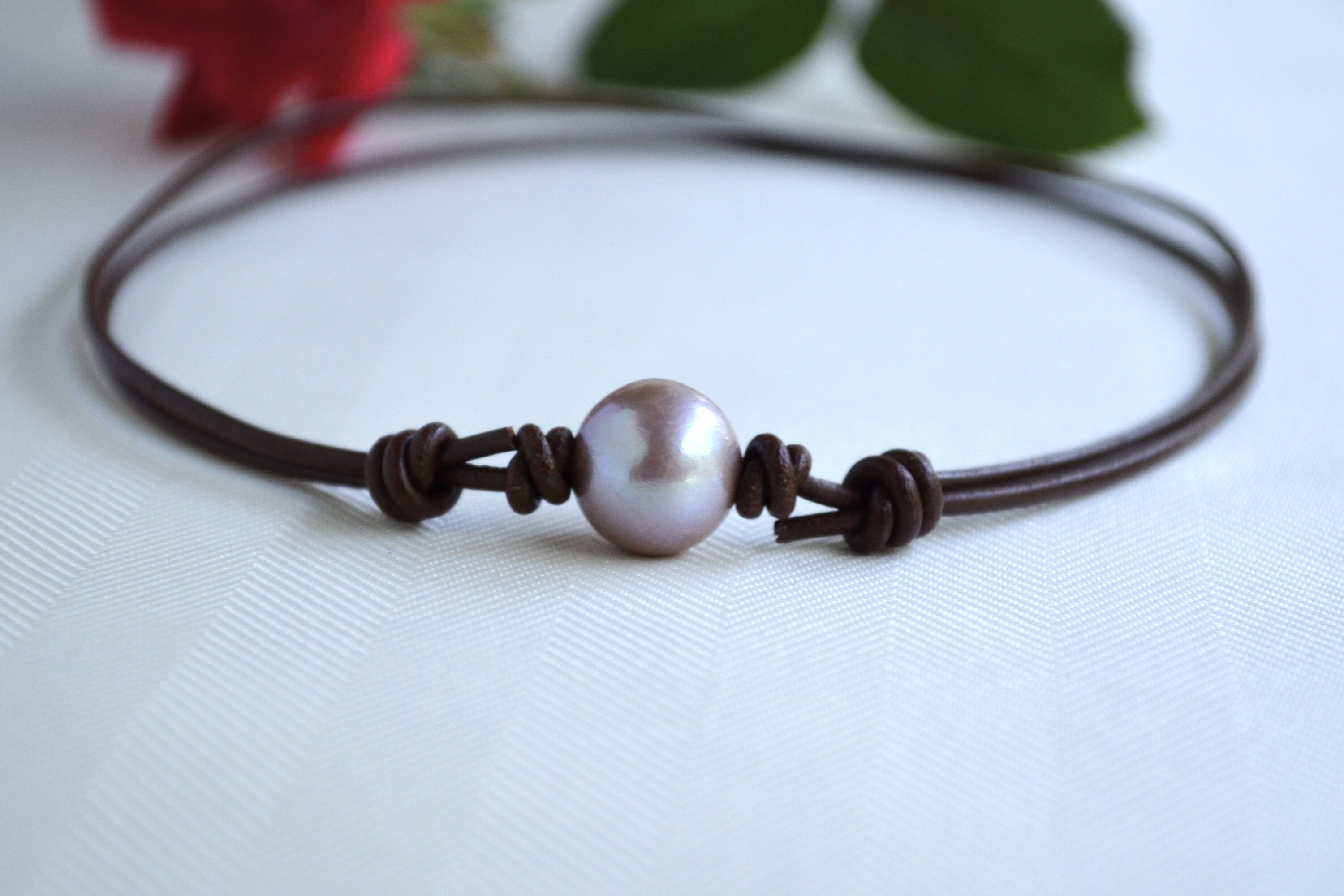 Edison Pearl Choker: Light Mauve Pearl on Greek Leather