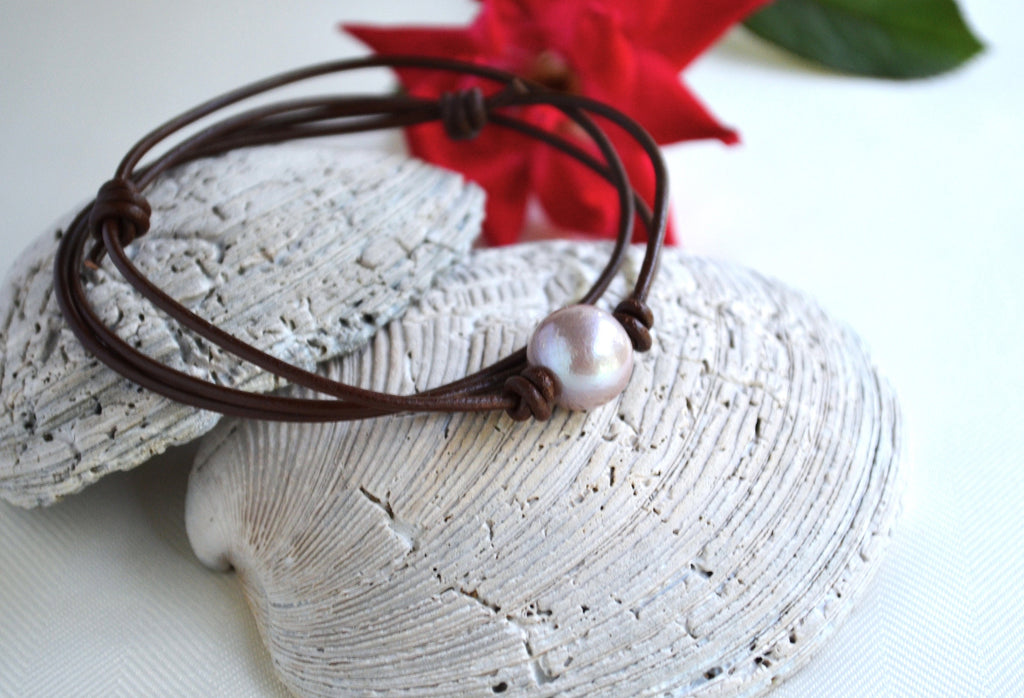 Edison Pearl Choker: Light Mauve Pearl on Greek Leather
