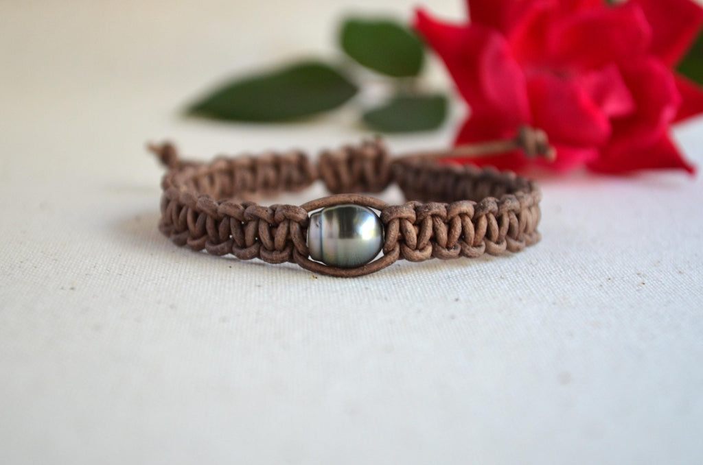 Handwoven Tahitian Pearl Bracelet: Macrame Grey-Brown Leather, Boho Jewelry