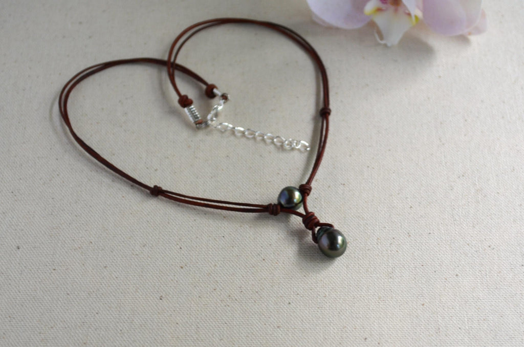 Tahitian Pearl Leather Necklace – Baroque Pendant, Natural Pearls, Boho Luxury