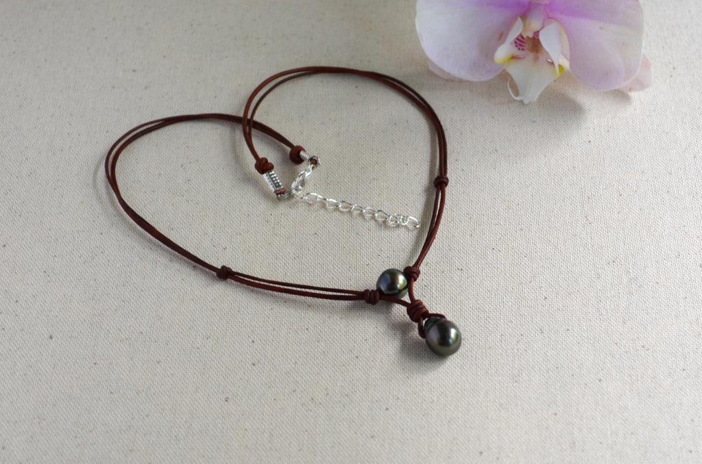 Tahitian Pearl Leather Necklace – Baroque Pendant, Natural Pearls, Boho Luxury