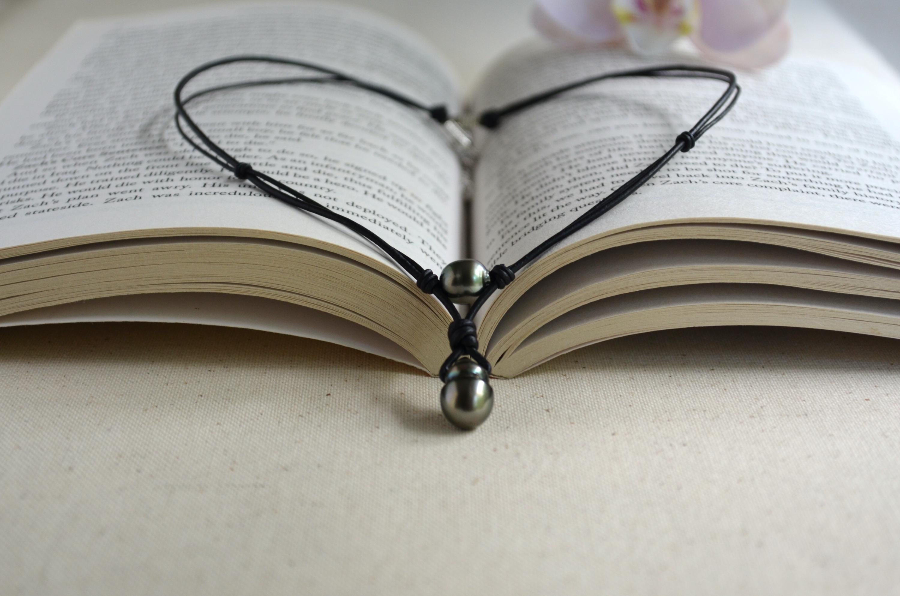 Genuine Tahitian Pearl Leather Necklace: Modern Minimalist Pendant Jewelry