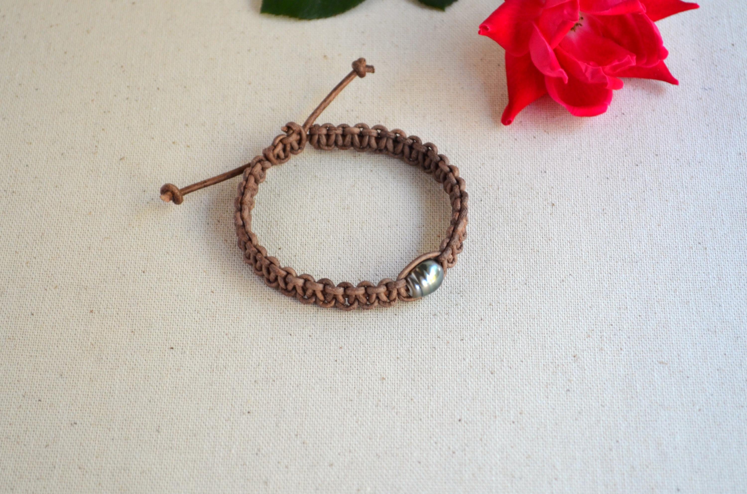 Handwoven Tahitian Pearl Bracelet: Macrame Grey-Brown Leather, Boho Jewelry