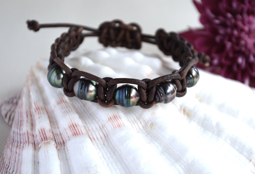 Tahitian Pearl Bracelet: Adjustable Leather, Elegant Jewelry