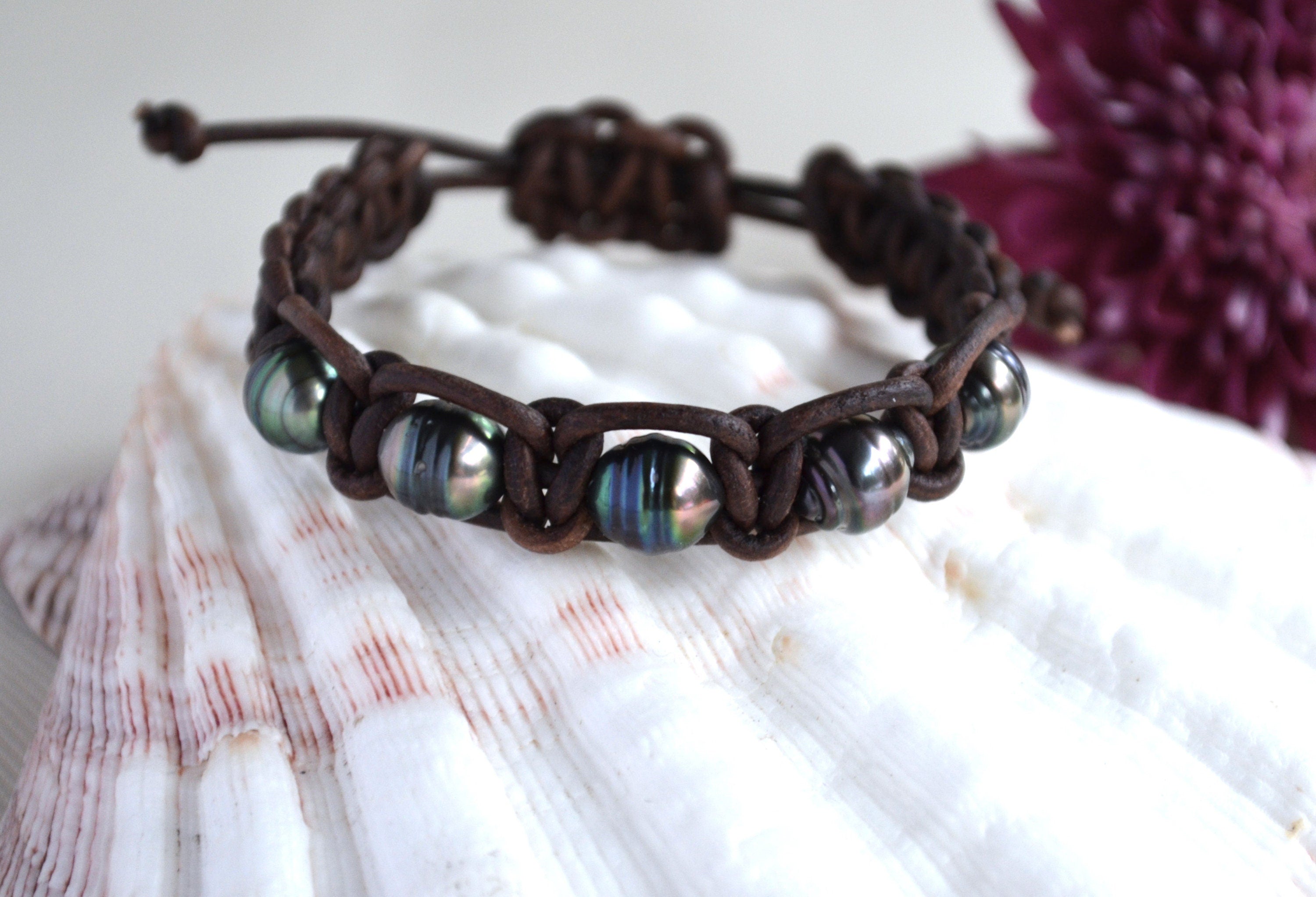 Tahitian Pearl Bracelet: Adjustable Leather, Elegant Jewelry
