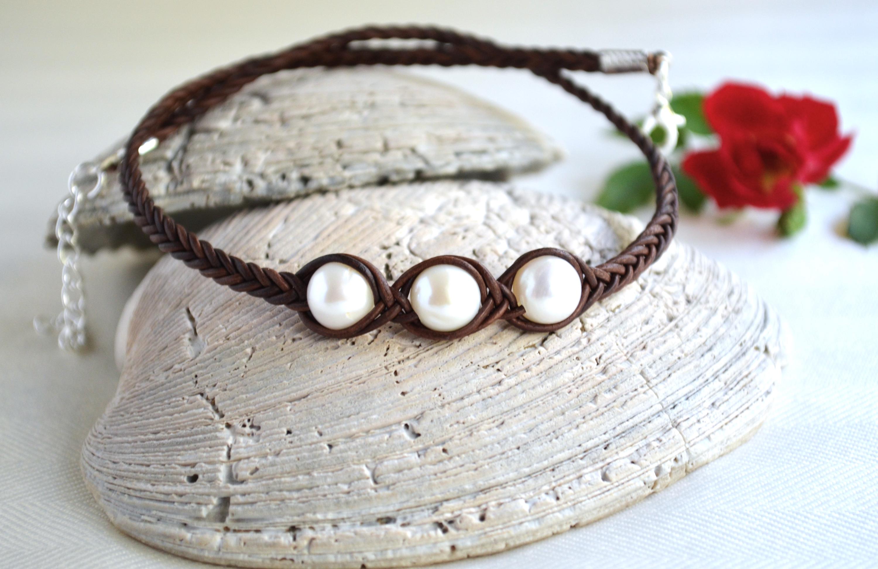Three Freshwater Pearls Braided Leather Necklace: Elegant Boho Jewelry