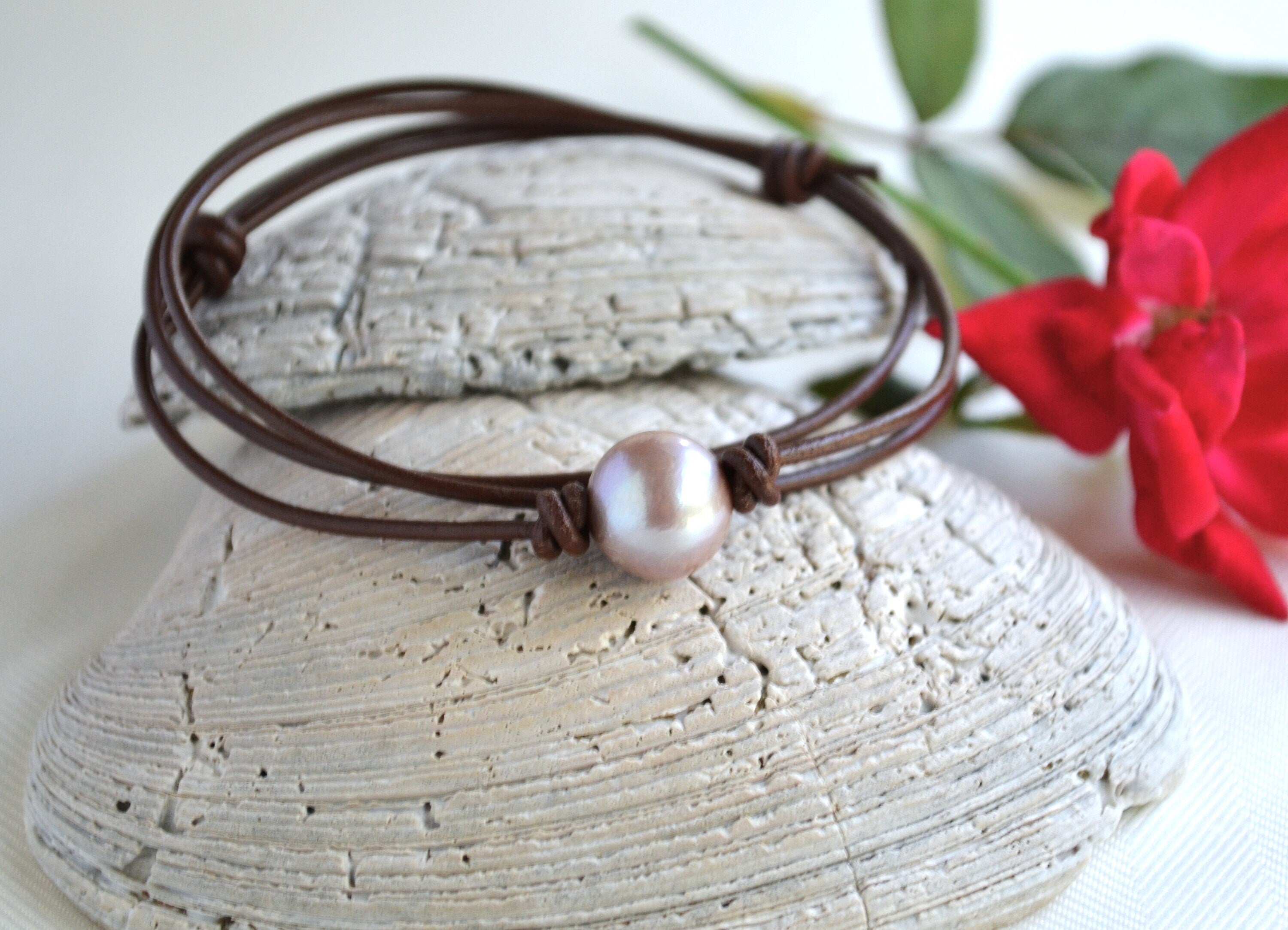 Edison Pearl Choker: Light Mauve Pearl on Greek Leather
