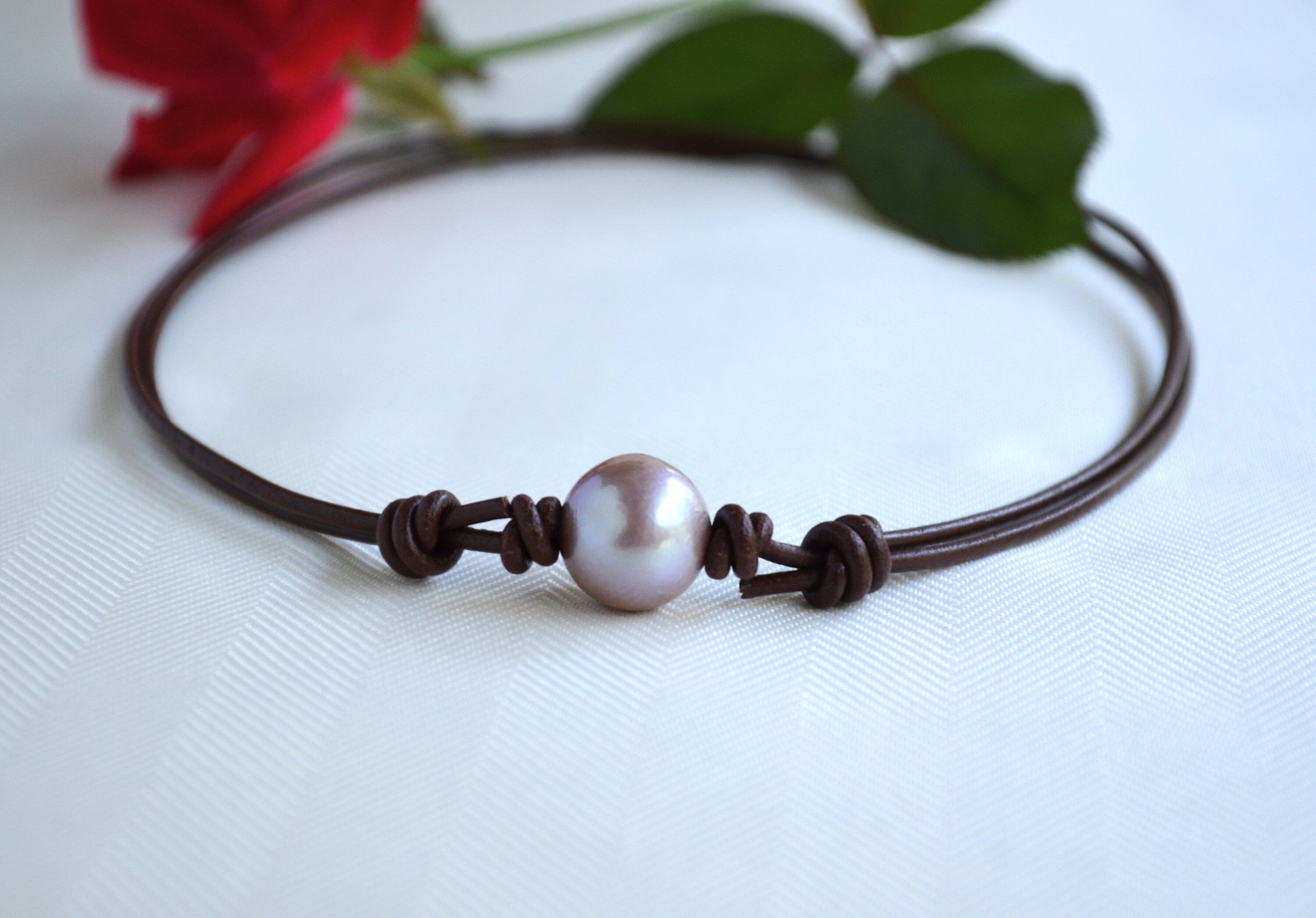 Edison Pearl Choker: Light Mauve Pearl on Greek Leather
