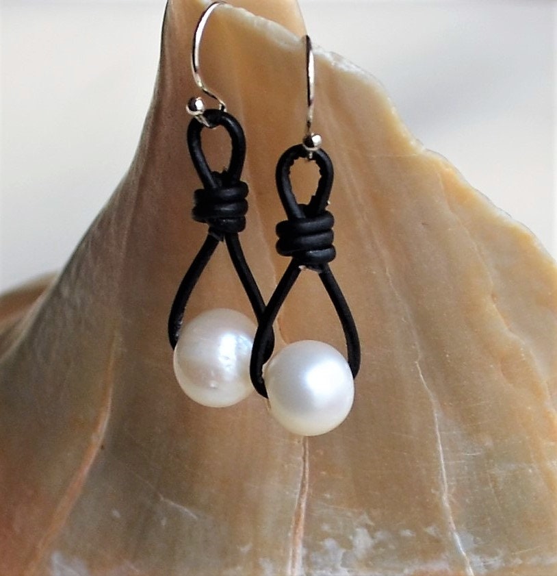 Knotted Leather Earrings: Peacock Blue Freshwater Pearls, Boho Style