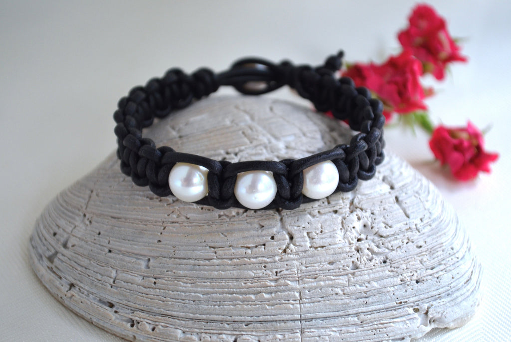 Freshwater Pearl Leather Bracelet: Three White Pearls, Bohemian Jewelry