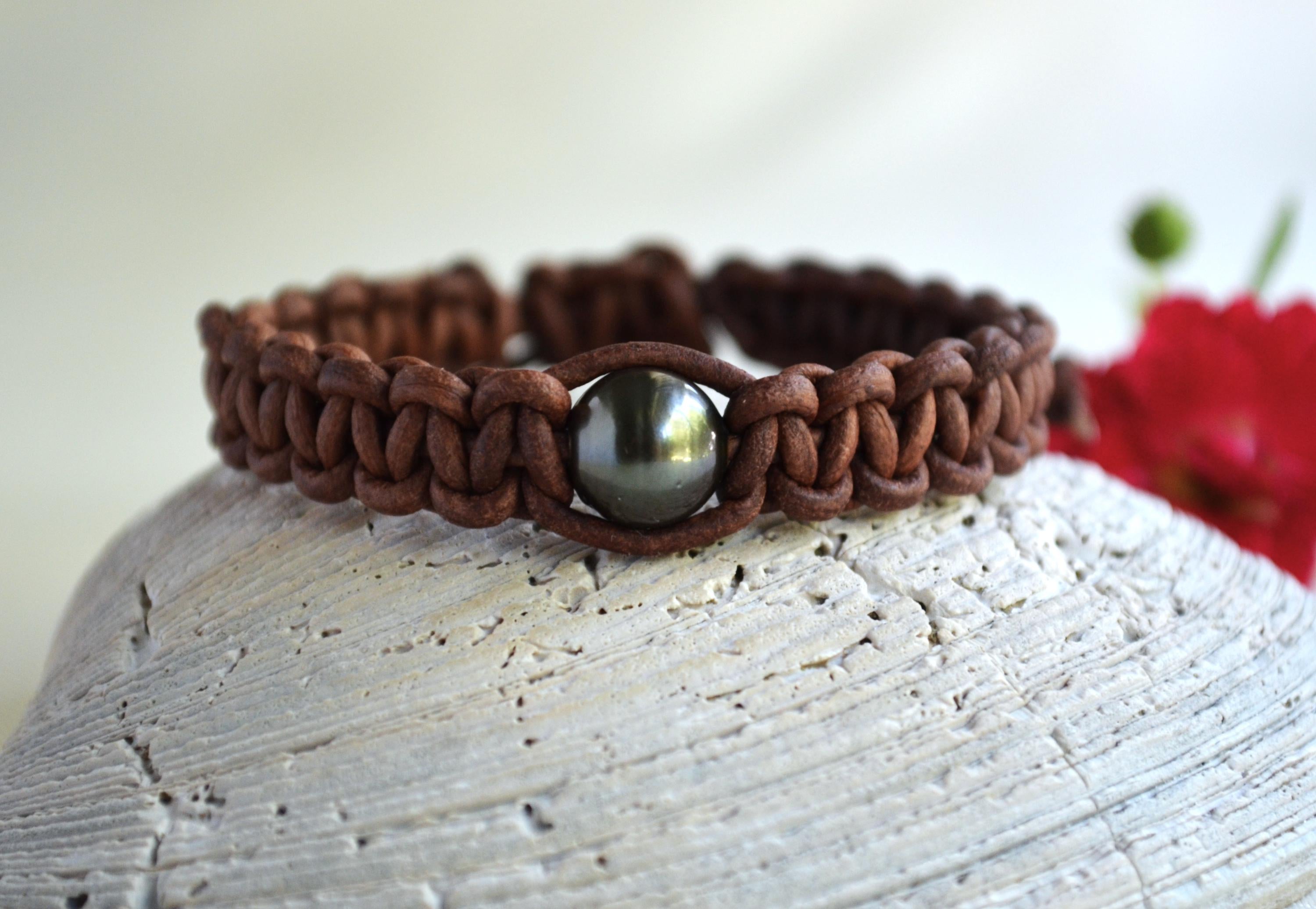 Adjustable Tahitian Black Pearl Bracelet: Brown Leather Bohemian Jewelry