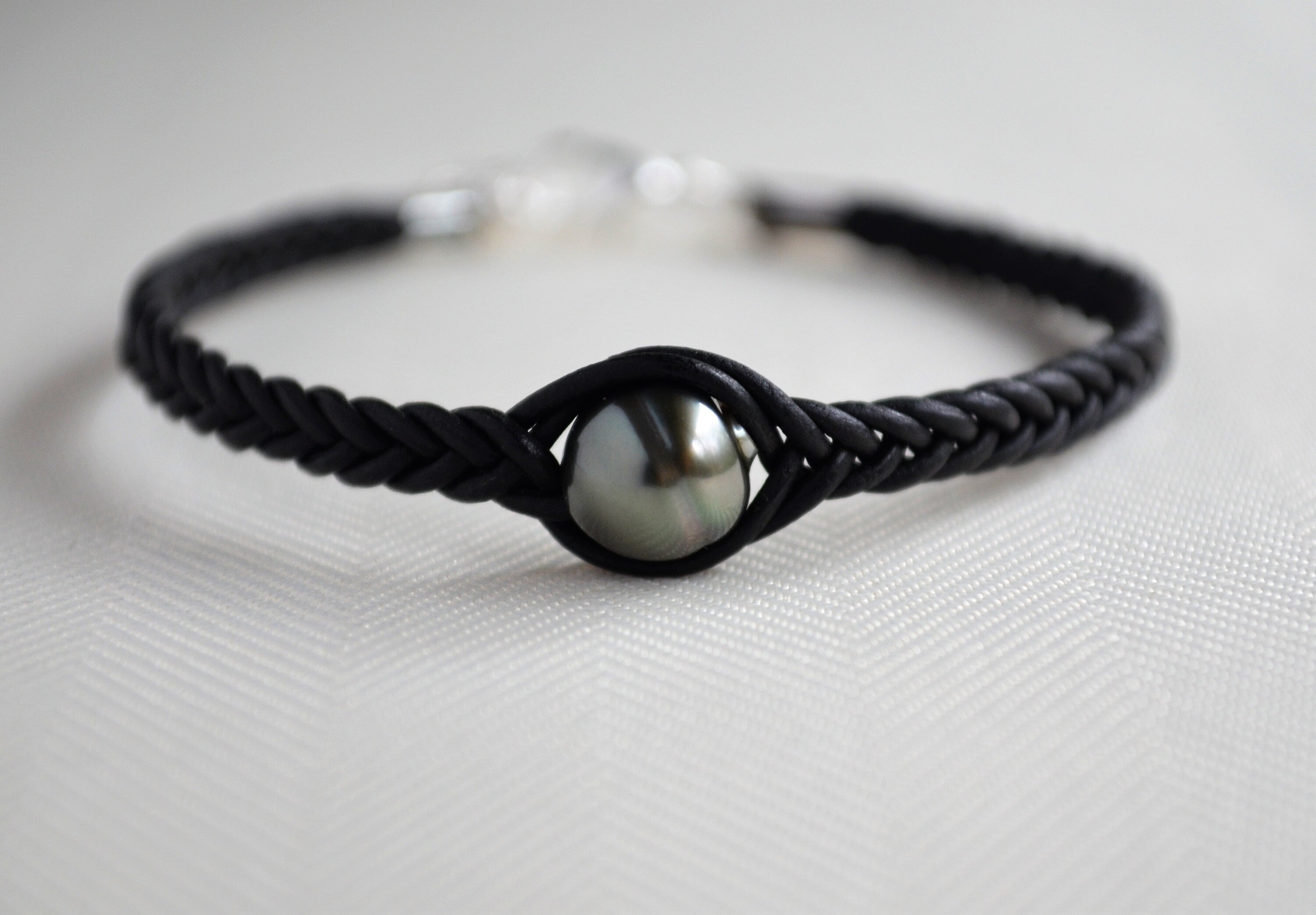 Tahitian Pearl Braided Leather Bracelet: Elegant Unisex Jewelry