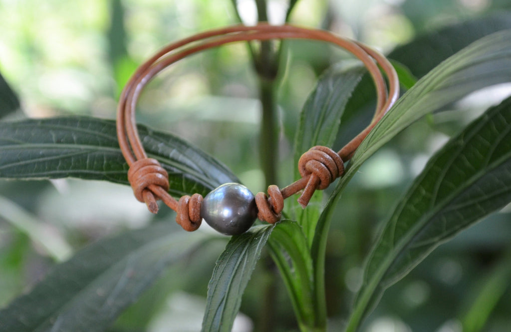 Tahitian Pearl Bracelet: Adjustable Leather, Unisex Jewelry