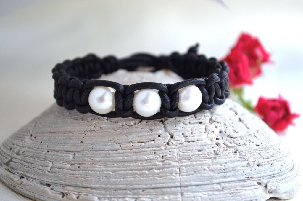 Freshwater Pearl Leather Bracelet: Three White Pearls, Bohemian Jewelry