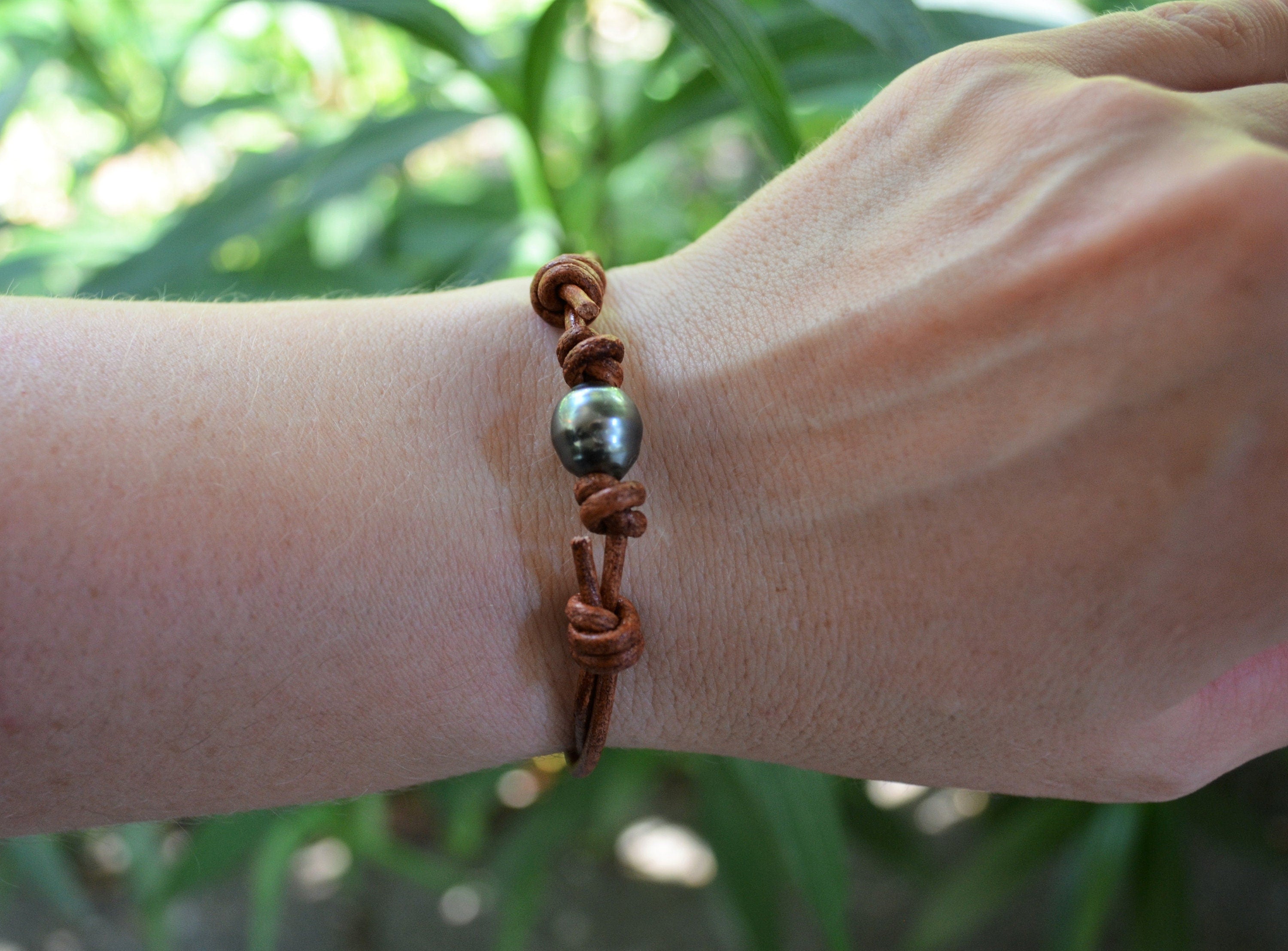 Tahitian Pearl Bracelet: Adjustable Leather, Unisex Jewelry