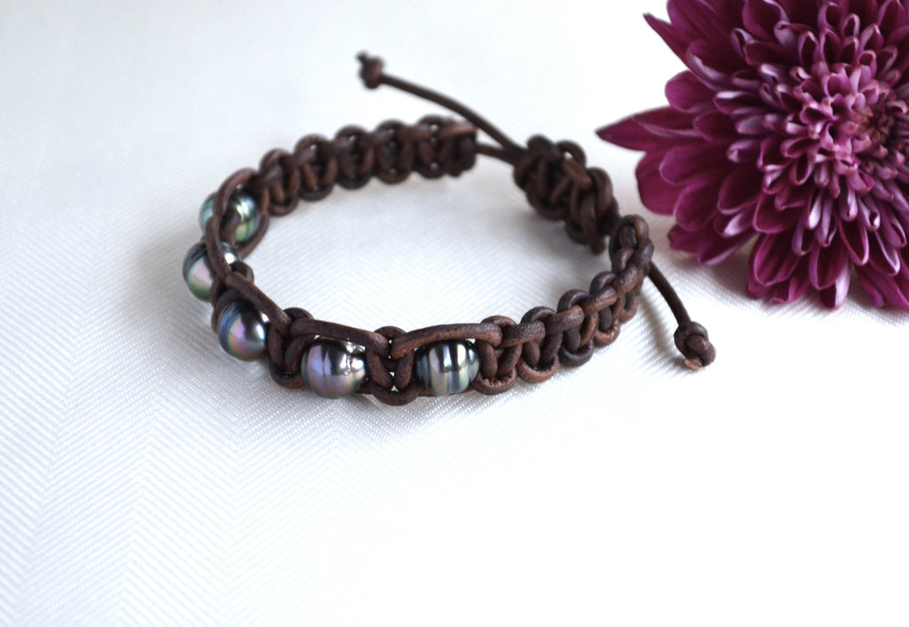 Tahitian Pearl Bracelet: Adjustable Leather, Elegant Jewelry